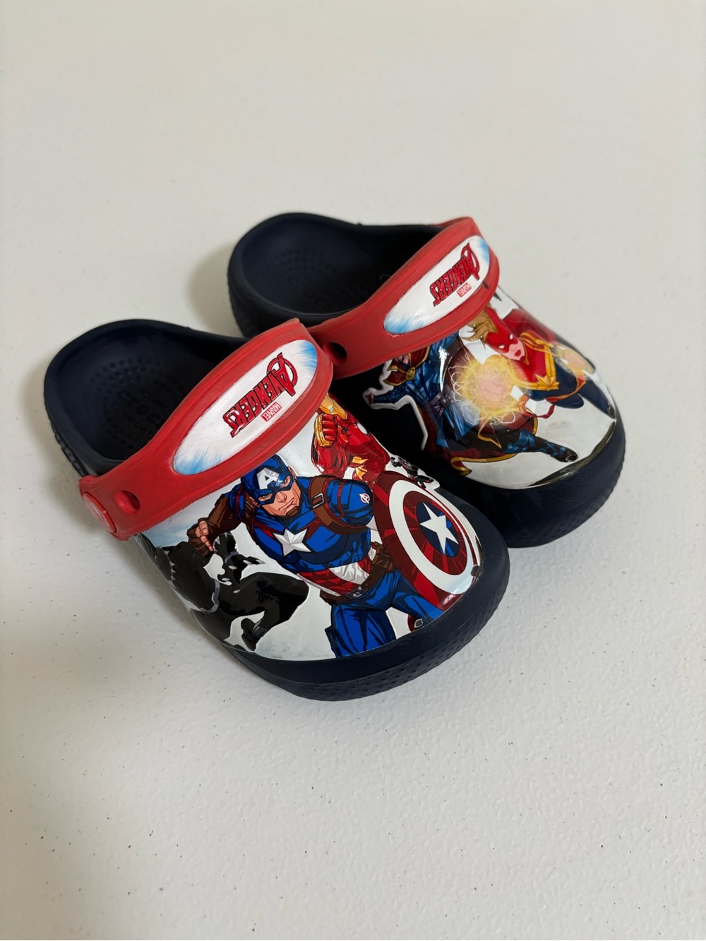 CROCS Kids Navy and Red Marvel Captain America Graphic Clogs
